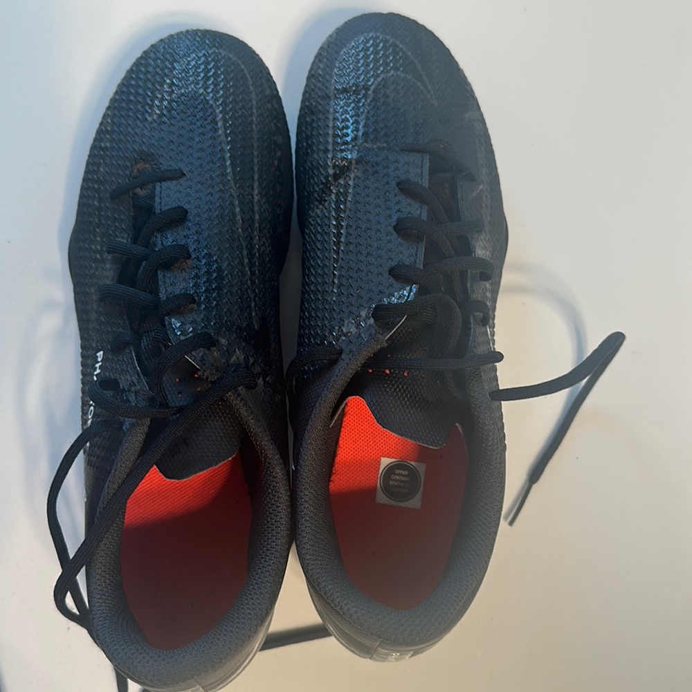 Boys Nike soccer cleats size 6.5